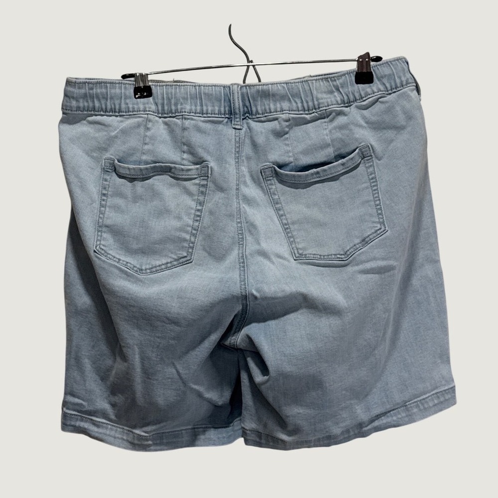 Torrid Weekend 8" Bermuda Super Soft Light Wash Denim Pull On Shorts - Picture 2 of 6